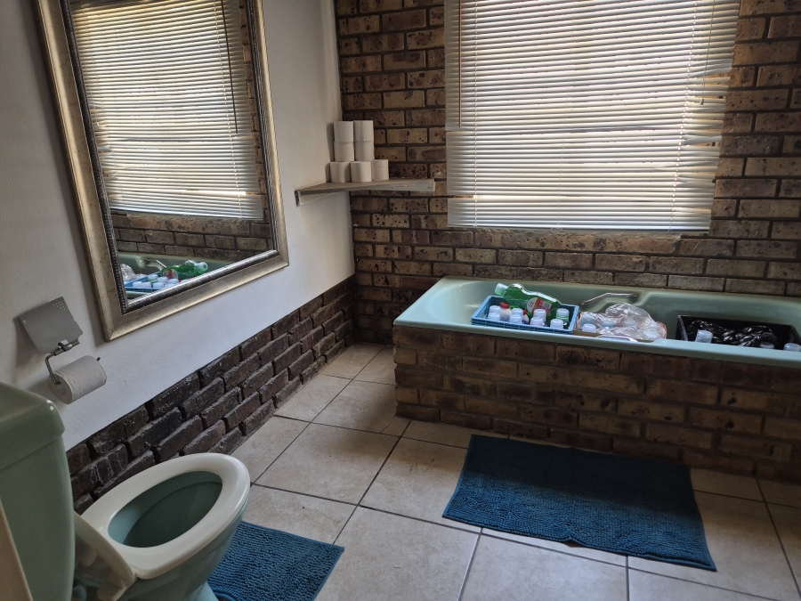 4 Bedroom Property for Sale in Wilkoppies North West